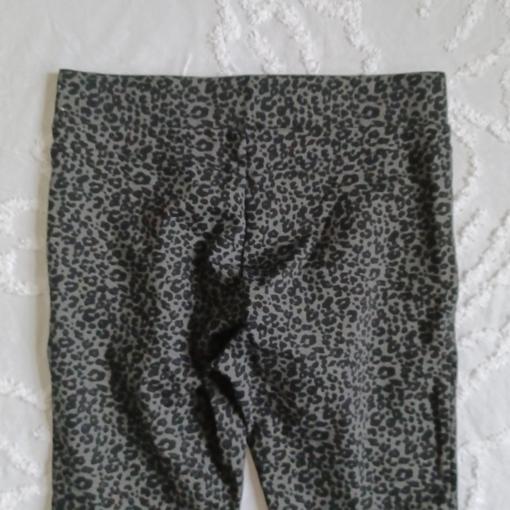 LOFT ANIMAL PRINT LEGGINGS PULL ON ELASTIC WAIST PANTS COMFORT WORN 1 TIME! - Picture 9 of 14